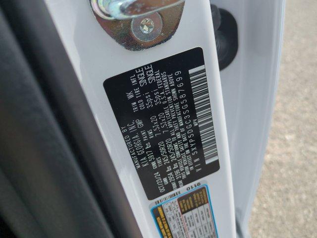 Photo of 2025 Glacial White Pearl Kia Telluride