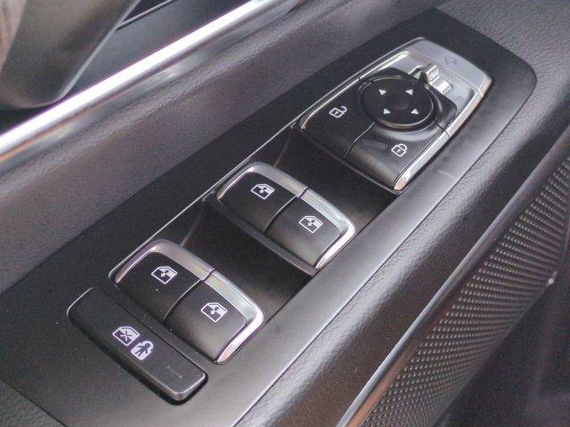 Photo of 2025 Glacial White Pearl Kia Telluride
