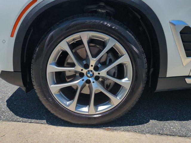 Photo of 2026 Mineral White Metallic BMW X5