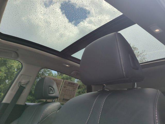 Photo of 2022 White Acura RDX