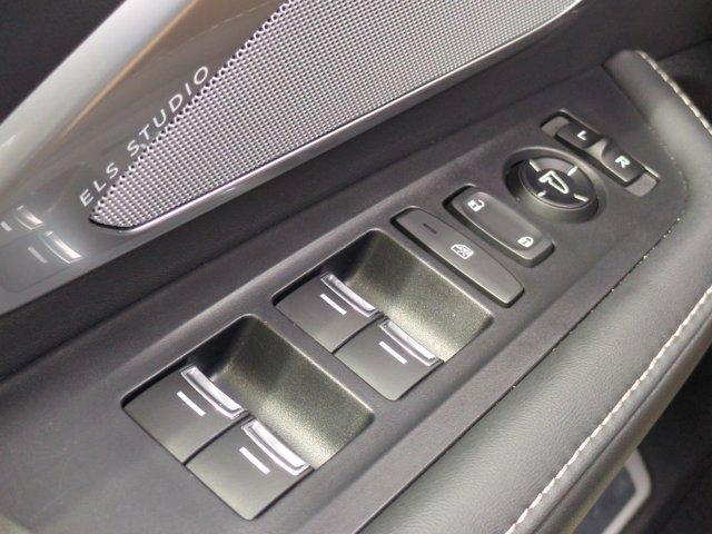 Photo of 2022 White Acura RDX