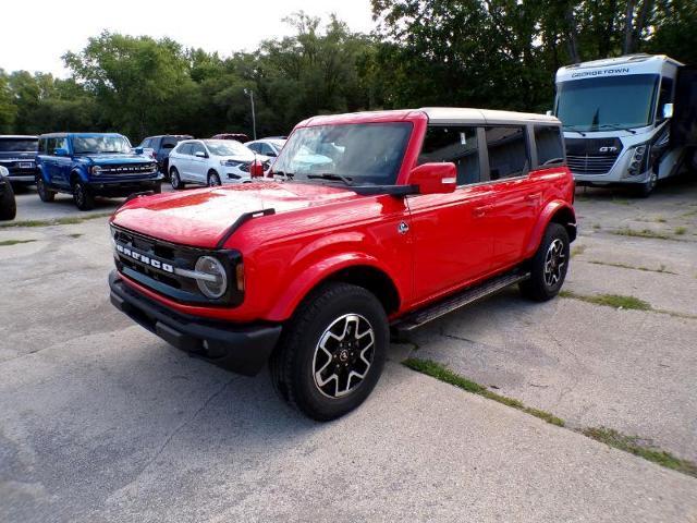 Photo of 2022 RACE RED Ford Bronco