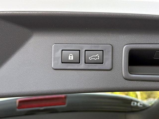 Photo of 2025 Crystal White Pearl Subaru Forester