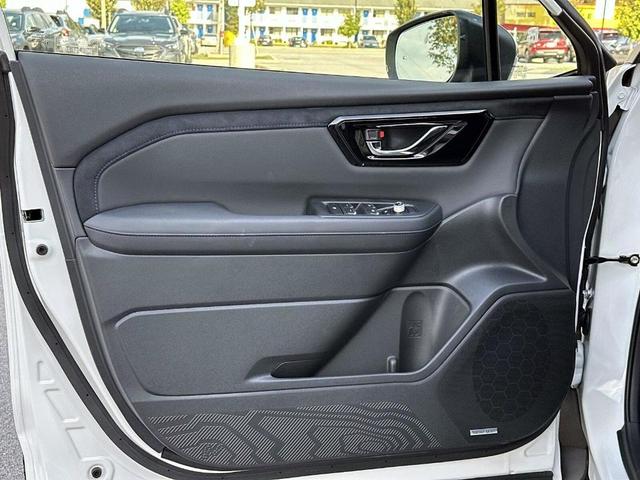 Photo of 2025 Crystal White Pearl Subaru Forester