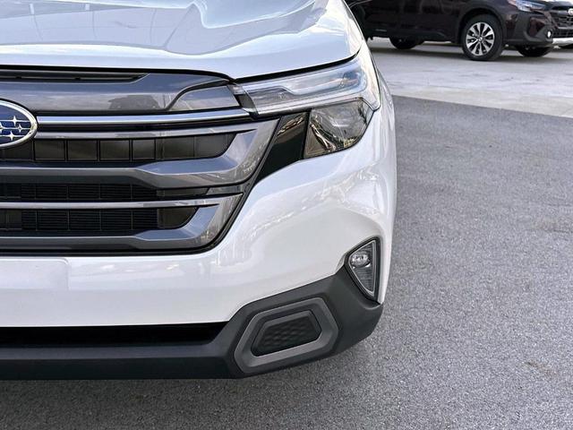 Photo of 2025 Crystal White Pearl Subaru Forester