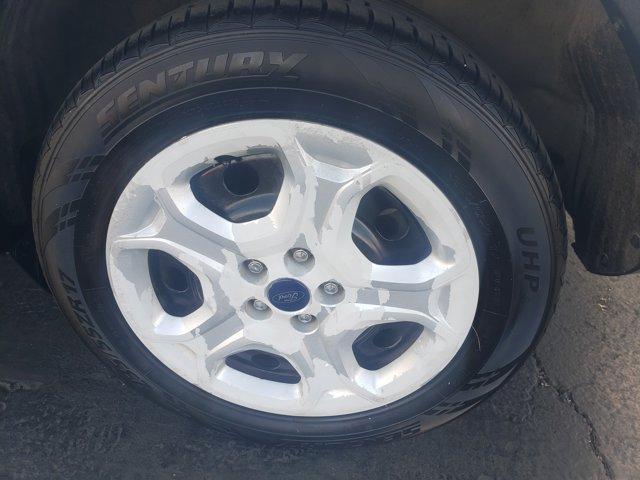 Photo of 2017 White Ford Escape