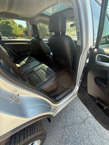 Photo of 2005 Crystal Silver Metallic Porsche Cayenne