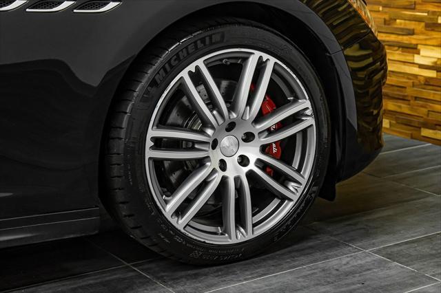 Photo of 2019 Black Maserati Ghibli