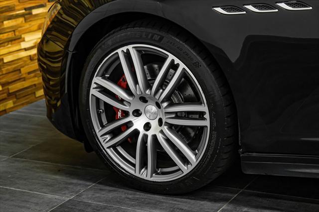 Photo of 2019 Black Maserati Ghibli