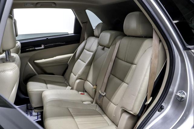 Photo of 2014 Satin Metal Kia Sorento