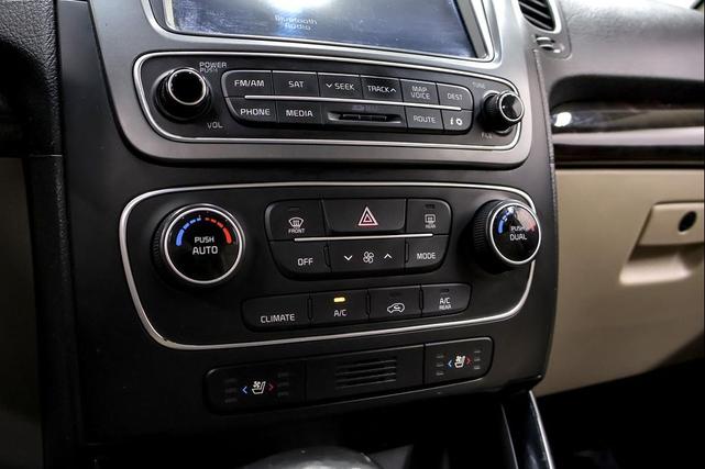 Photo of 2014 Satin Metal Kia Sorento