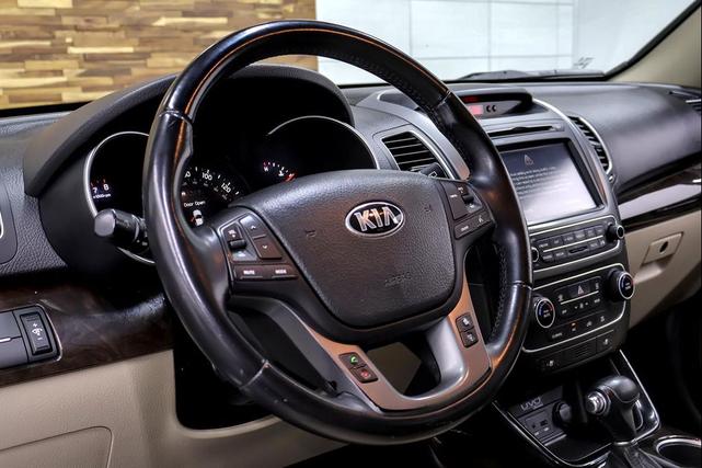 Photo of 2014 Satin Metal Kia Sorento