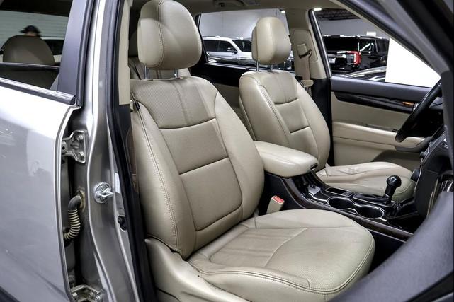 Photo of 2014 Satin Metal Kia Sorento