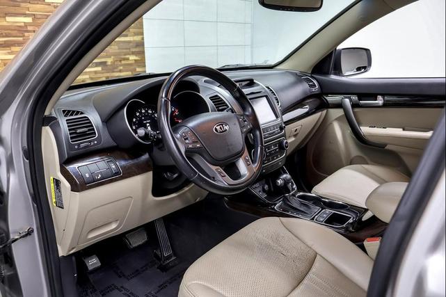 Photo of 2014 Satin Metal Kia Sorento