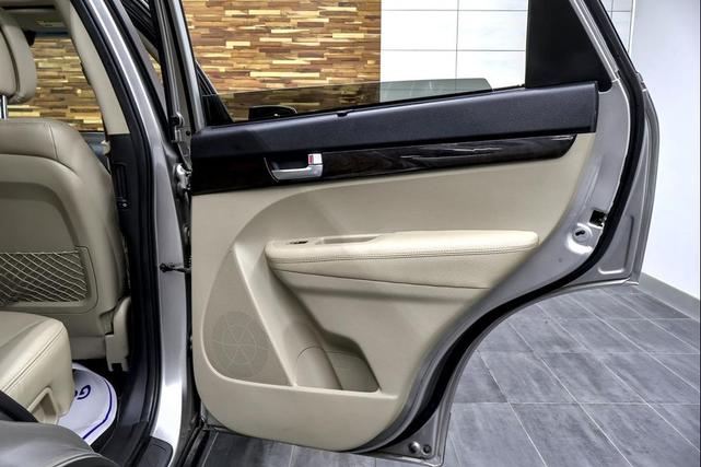 Photo of 2014 Satin Metal Kia Sorento