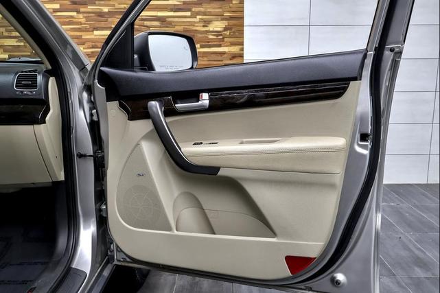 Photo of 2014 Satin Metal Kia Sorento