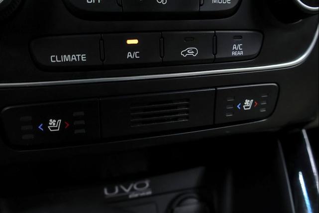 Photo of 2014 Satin Metal Kia Sorento