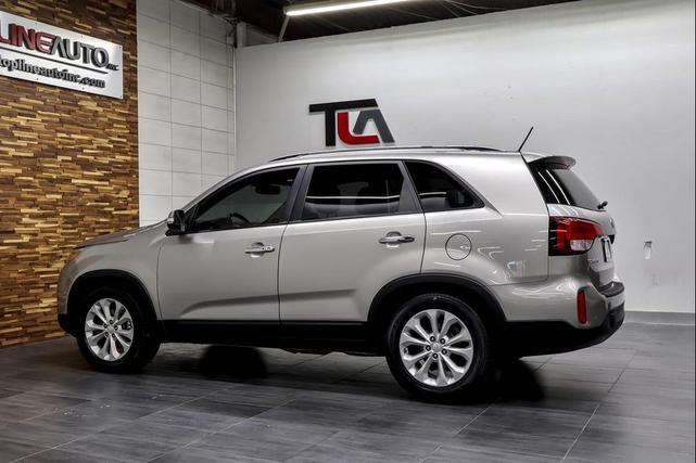 Photo of 2014 Satin Metal Kia Sorento
