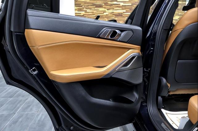 Photo of 2021 Carbon Black Metallic BMW X6