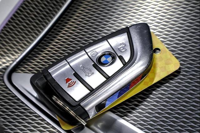 Photo of 2021 Carbon Black Metallic BMW X6