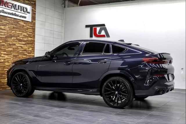 Photo of 2021 Carbon Black Metallic BMW X6