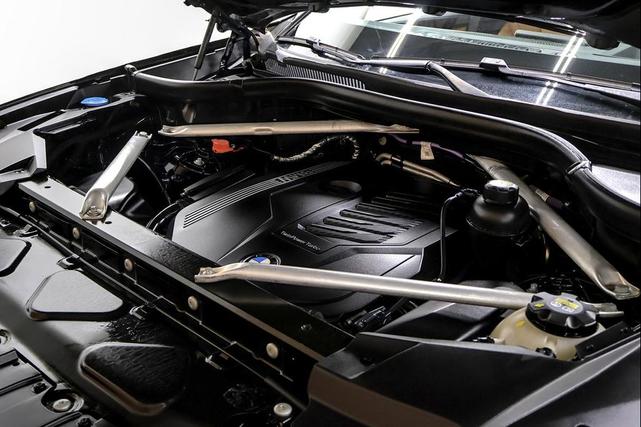 Photo of 2021 Carbon Black Metallic BMW X6