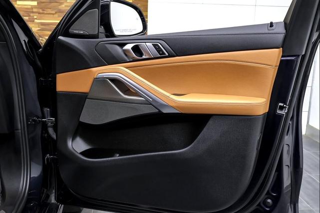 Photo of 2021 Carbon Black Metallic BMW X6