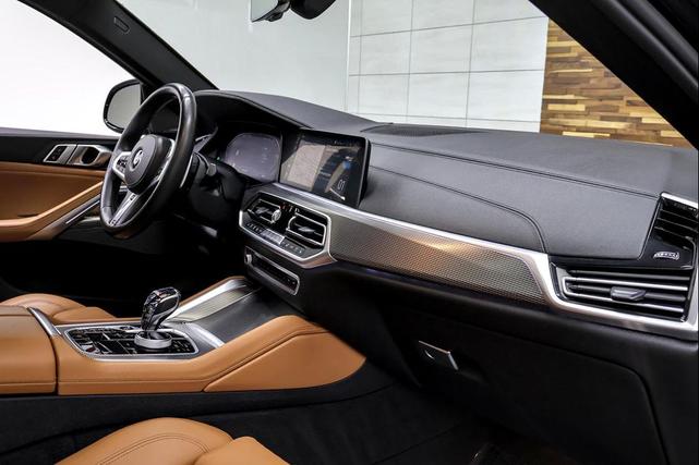 Photo of 2021 Carbon Black Metallic BMW X6