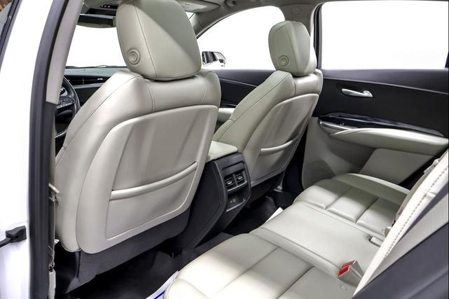 Photo of 2020 Crystal White Tricoat Cadillac XT4