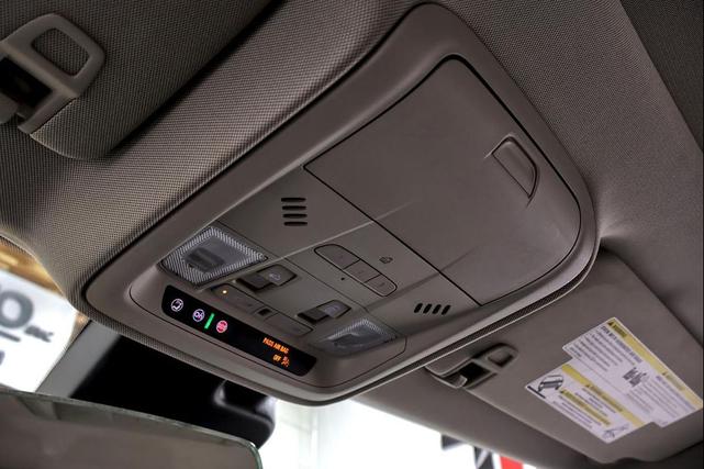 Photo of 2020 Crystal White Tricoat Cadillac XT4