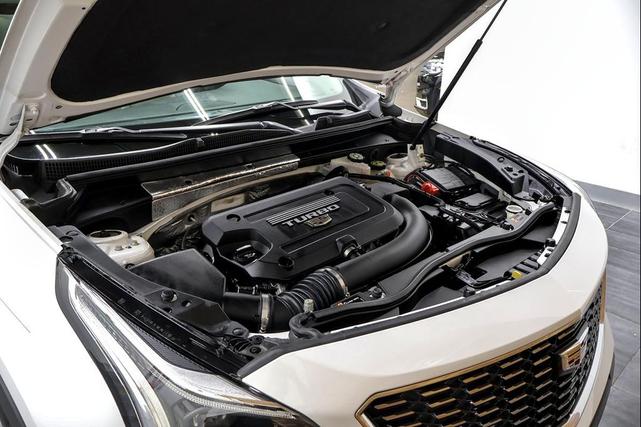 Photo of 2020 Crystal White Tricoat Cadillac XT4