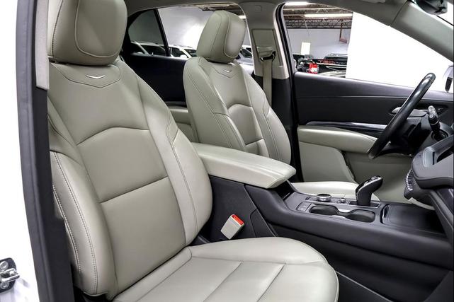 Photo of 2020 Crystal White Tricoat Cadillac XT4