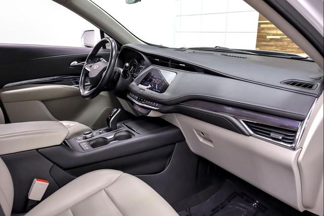 Photo of 2020 Crystal White Tricoat Cadillac XT4