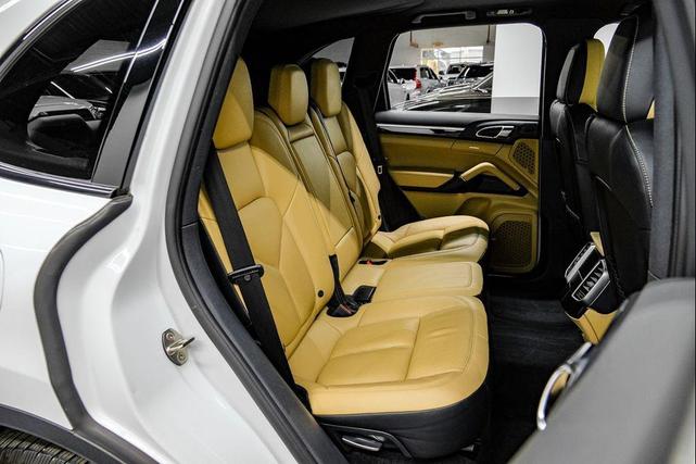 Photo of 2016 White Porsche Cayenne