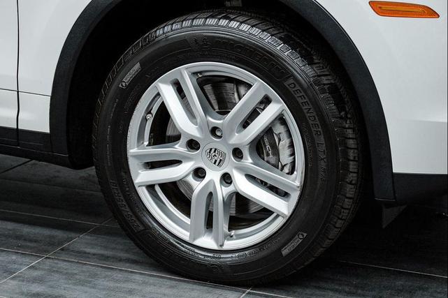 Photo of 2016 White Porsche Cayenne