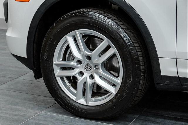 Photo of 2016 White Porsche Cayenne