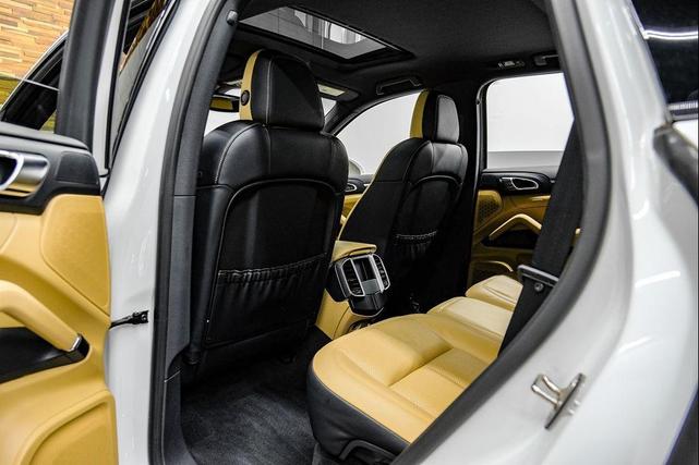 Photo of 2016 White Porsche Cayenne