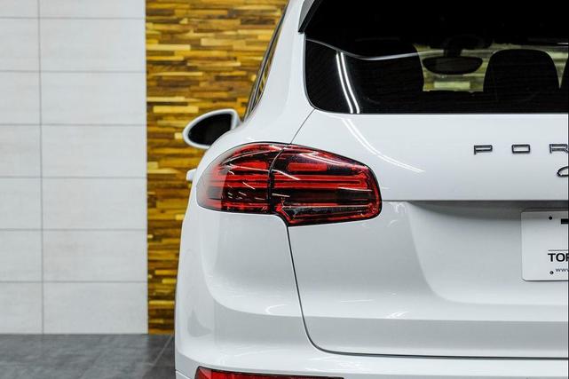 Photo of 2016 White Porsche Cayenne