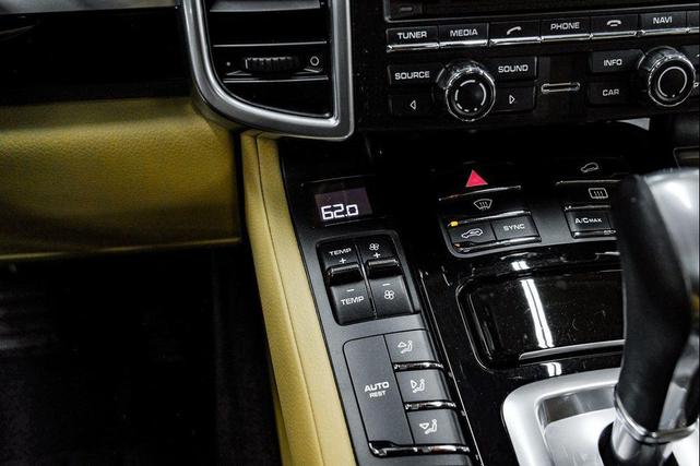 Photo of 2016 White Porsche Cayenne