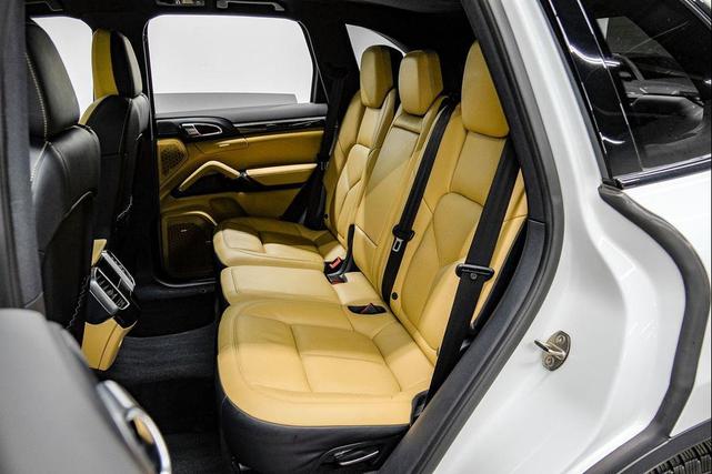 Photo of 2016 White Porsche Cayenne
