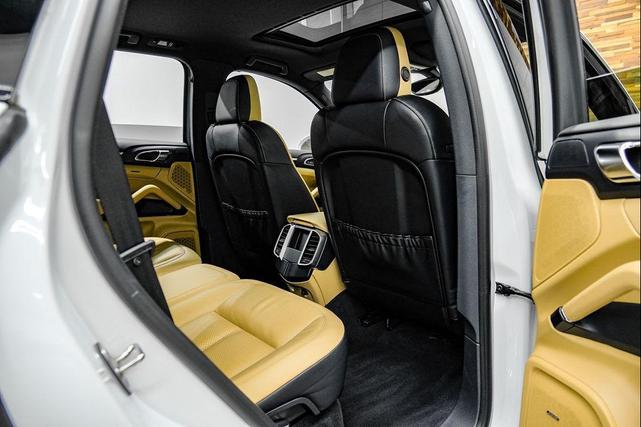 Photo of 2016 White Porsche Cayenne