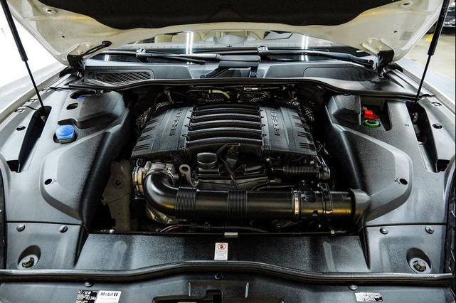 Photo of 2016 White Porsche Cayenne