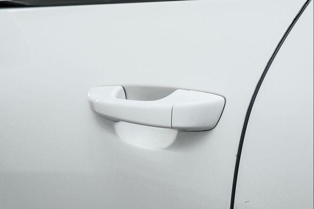 Photo of 2016 White Porsche Cayenne