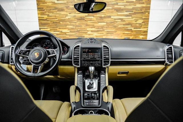 Photo of 2016 White Porsche Cayenne