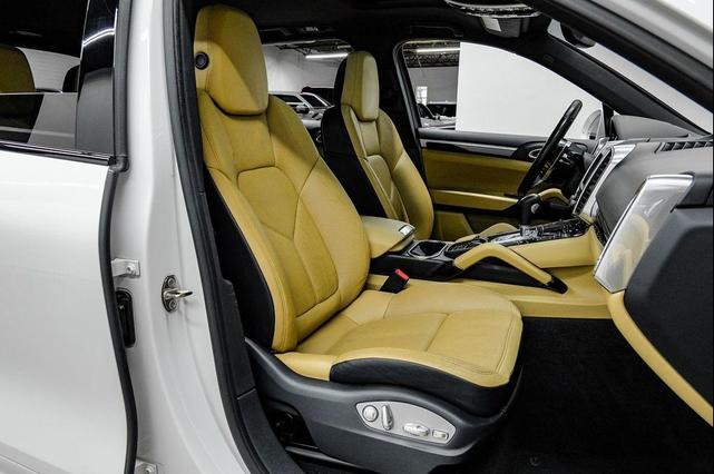 Photo of 2016 White Porsche Cayenne