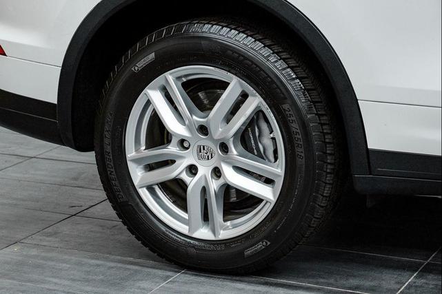 Photo of 2016 White Porsche Cayenne