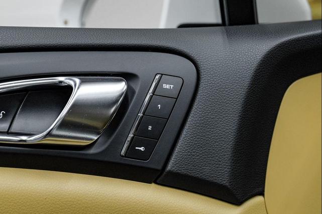 Photo of 2016 White Porsche Cayenne
