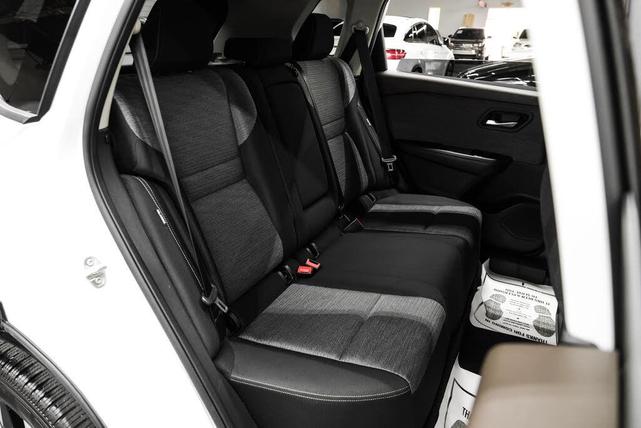 Photo of 2021 Pearl White Tricoat Nissan Rogue