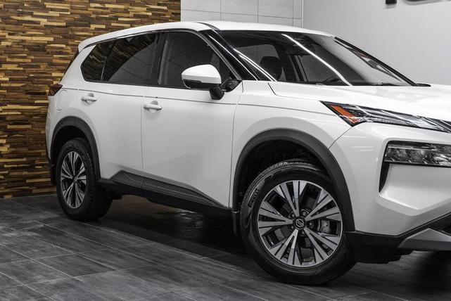 Photo of 2021 Pearl White Tricoat Nissan Rogue