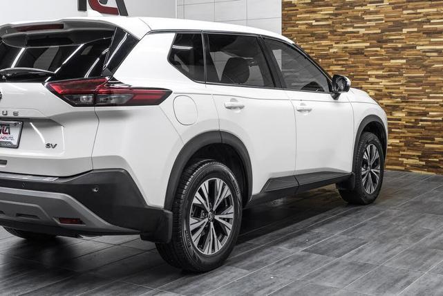 Photo of 2021 Pearl White Tricoat Nissan Rogue
